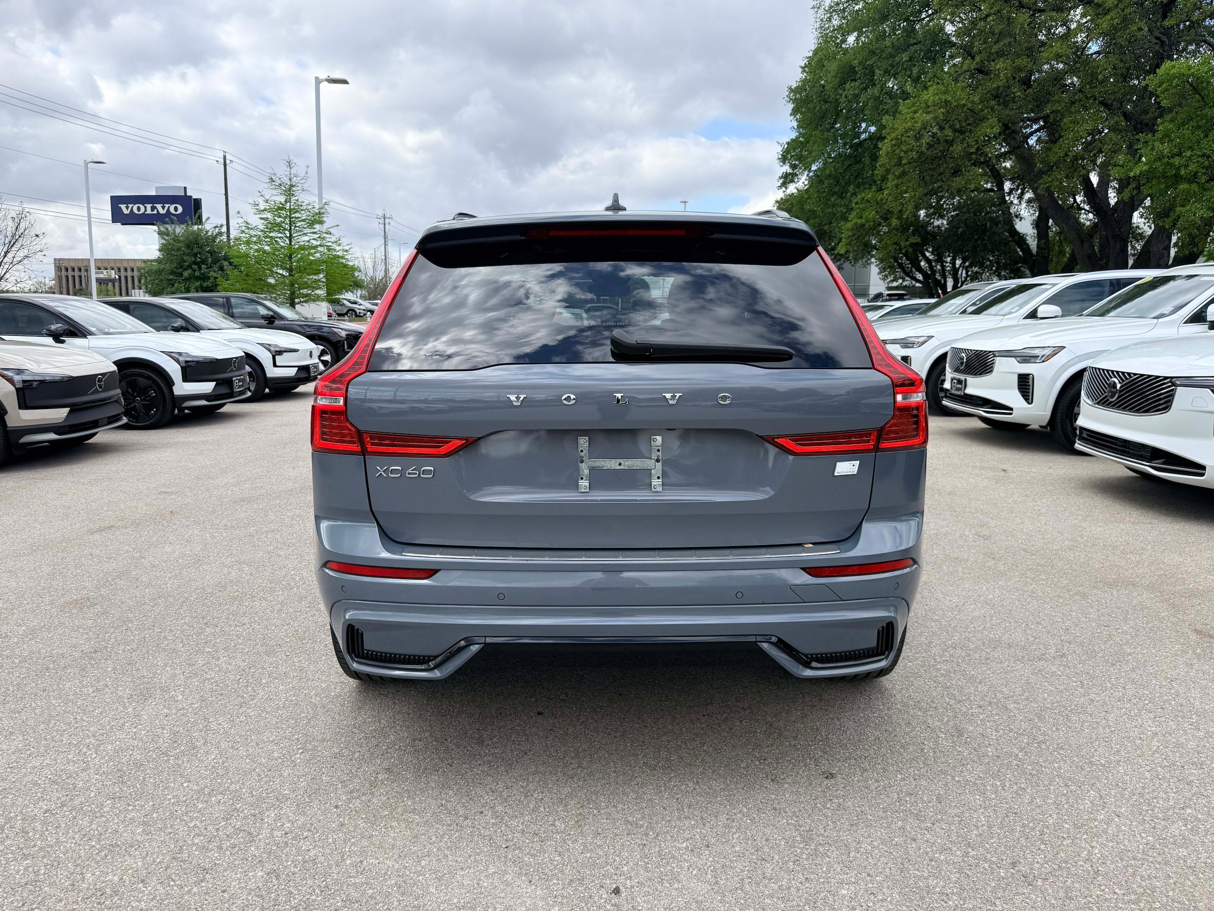 Certified 2024 Volvo XC60 T8 Ultimate w/ Climate Package image 5