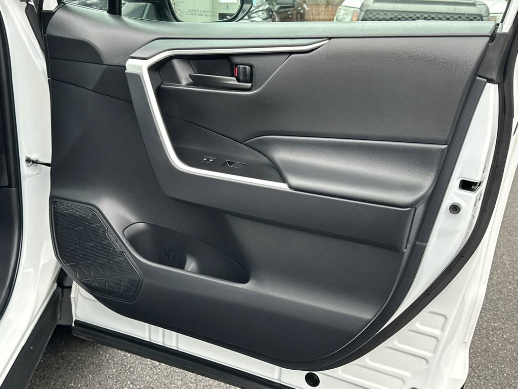 Used 2025 Toyota RAV4 LE image 12