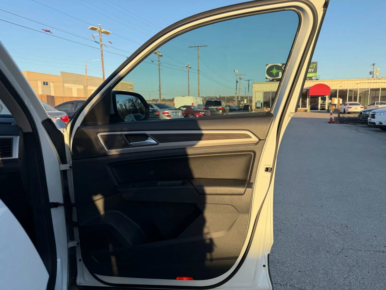 Used 2018 Volkswagen Atlas SE image 12