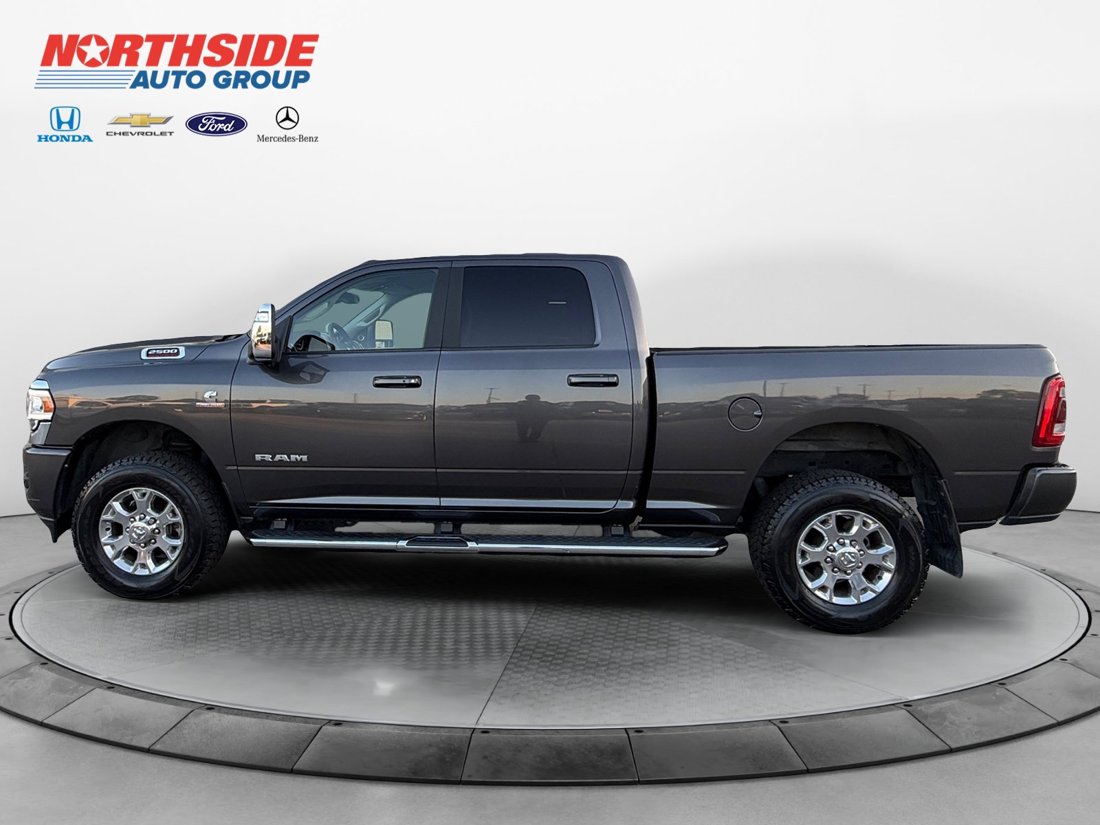 Used 2023 RAM 2500 Laramie AWD/4WD image 4