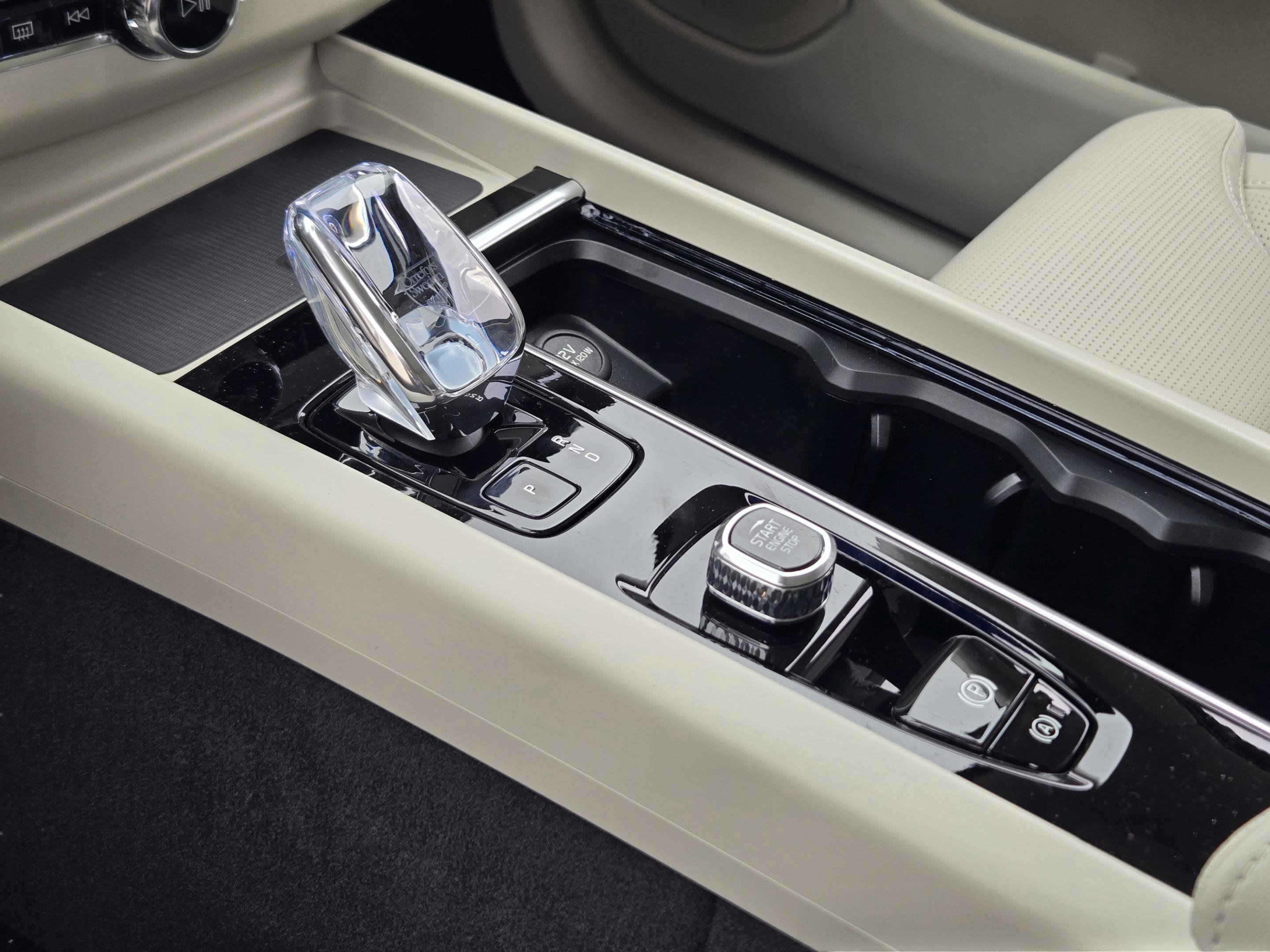 New 2026 Volvo XC60 B5 Ultra w/ Protection Package Premier AWD/4WD image 16