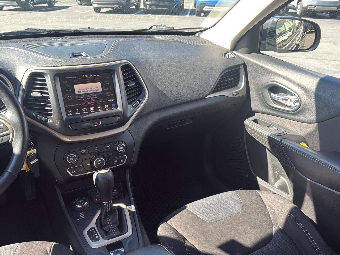 Used 2016 Jeep Cherokee Latitude w/ Cold Weather Group image 23