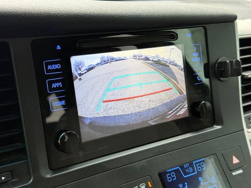 Used 2017 Toyota Sienna LE image 25