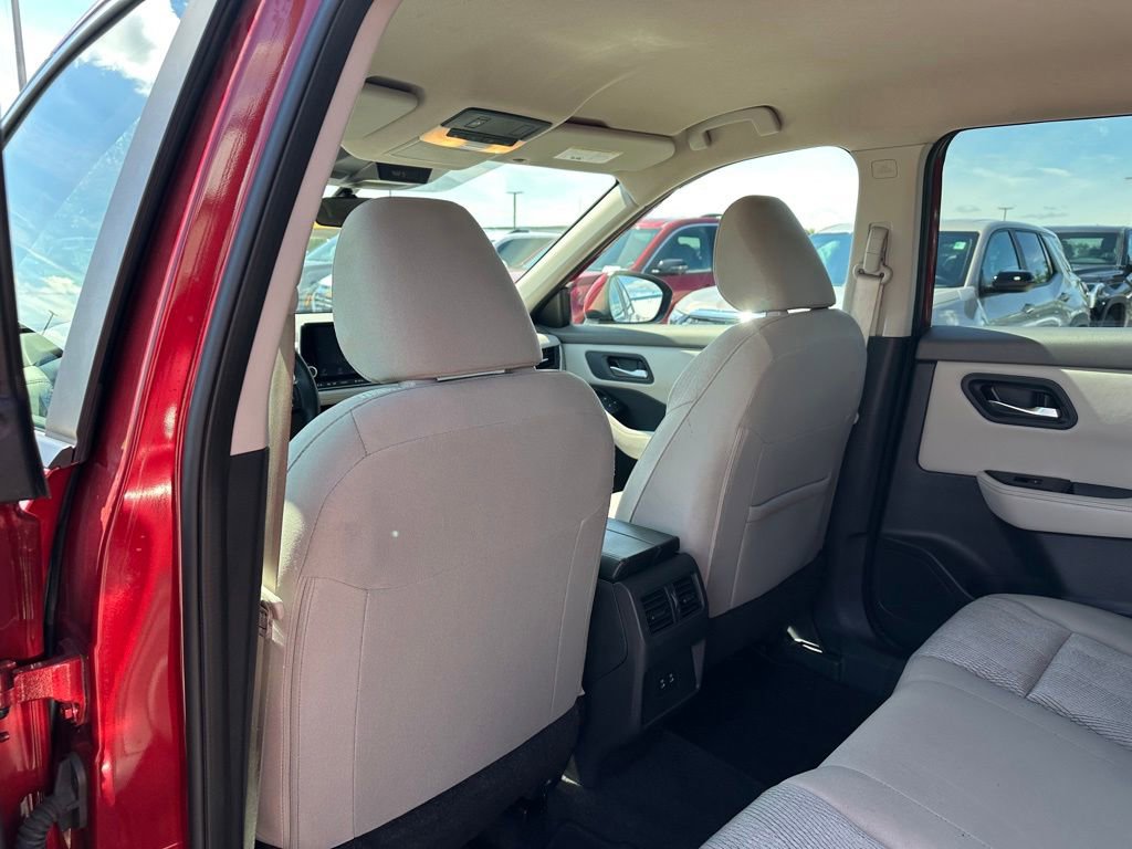 Used 2025 Nissan Rogue SV AWD/4WD image 10