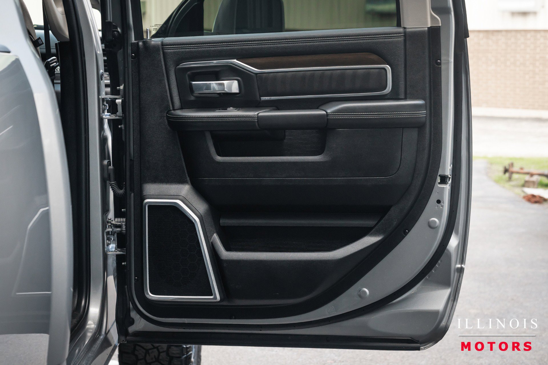 Used 2024 RAM 2500 Laramie AWD/4WD image 39