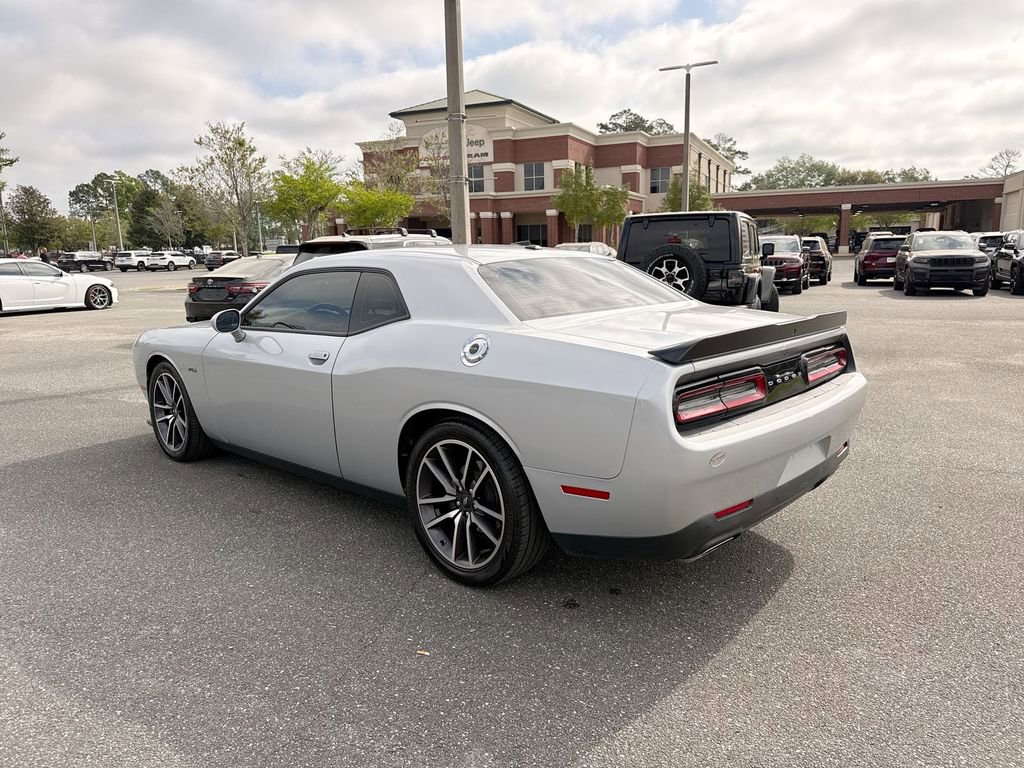Used 2023 Dodge Challenger R/T RWD image 5