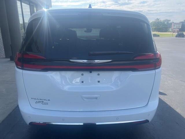 New 2026 Chrysler Pacifica Select image 24