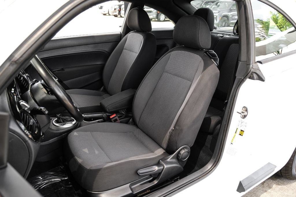 Used 2018 Volkswagen Beetle 2.0T S FWD image 28