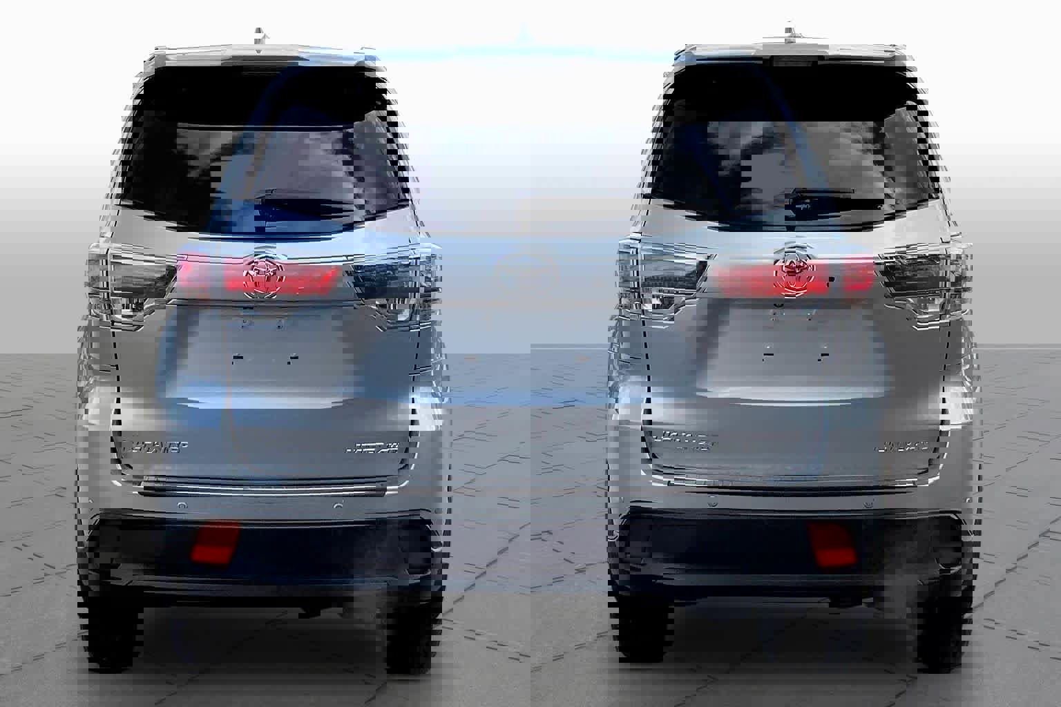 Used 2015 Toyota Highlander Limited Platinum image 3