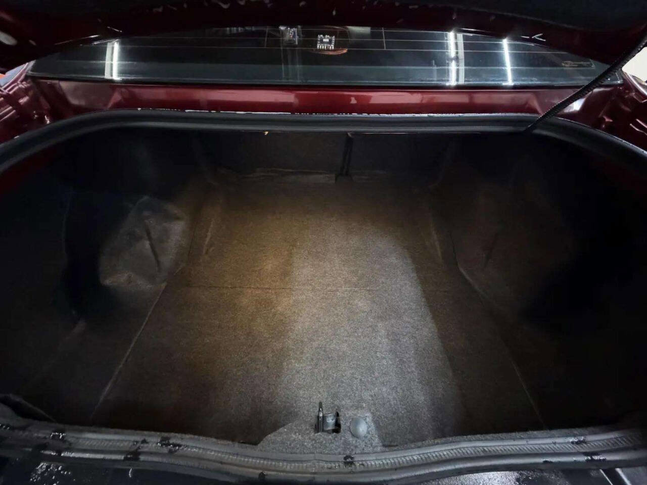 Used 2018 Dodge Challenger SXT image 5