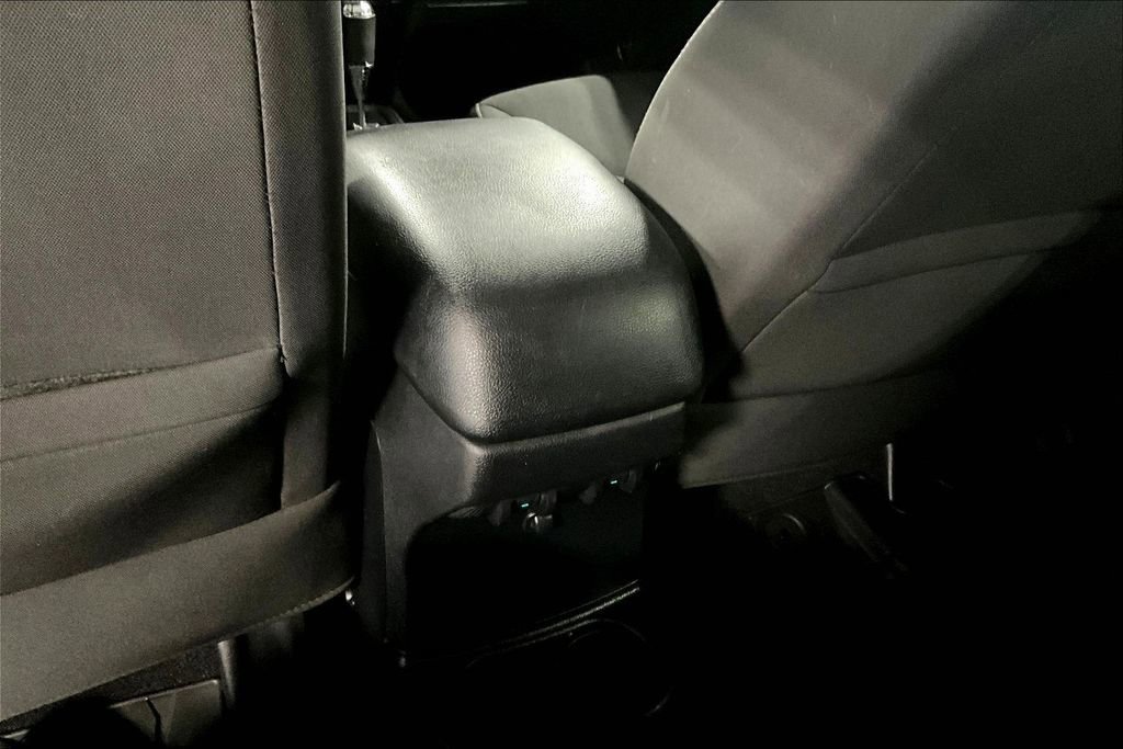 Used 2016 Jeep Wrangler Unlimited Rubicon w/ Connectivity Group image 30