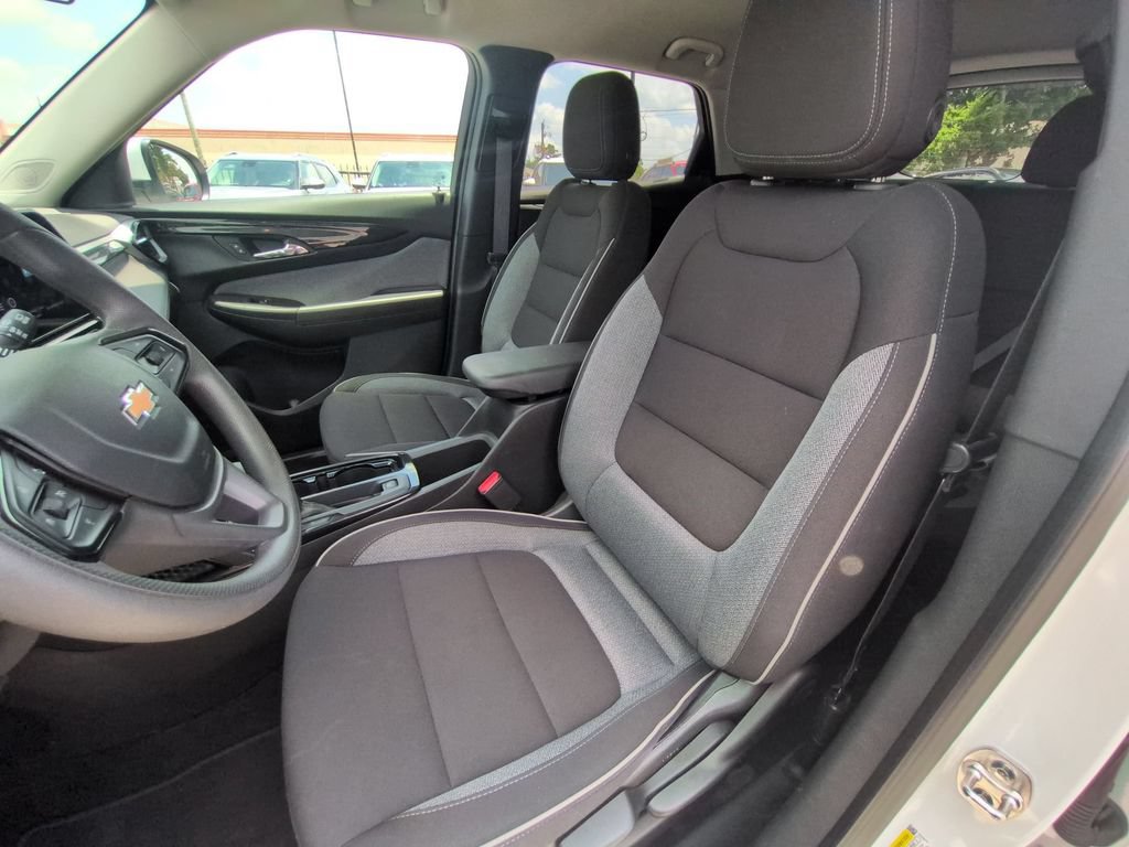 Used 2025 Chevrolet TrailBlazer LT AWD/4WD image 24