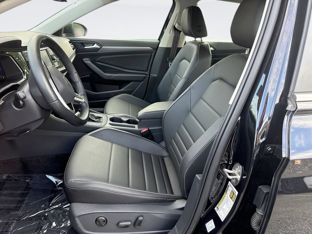 Used 2023 Volkswagen Jetta SE FWD image 13