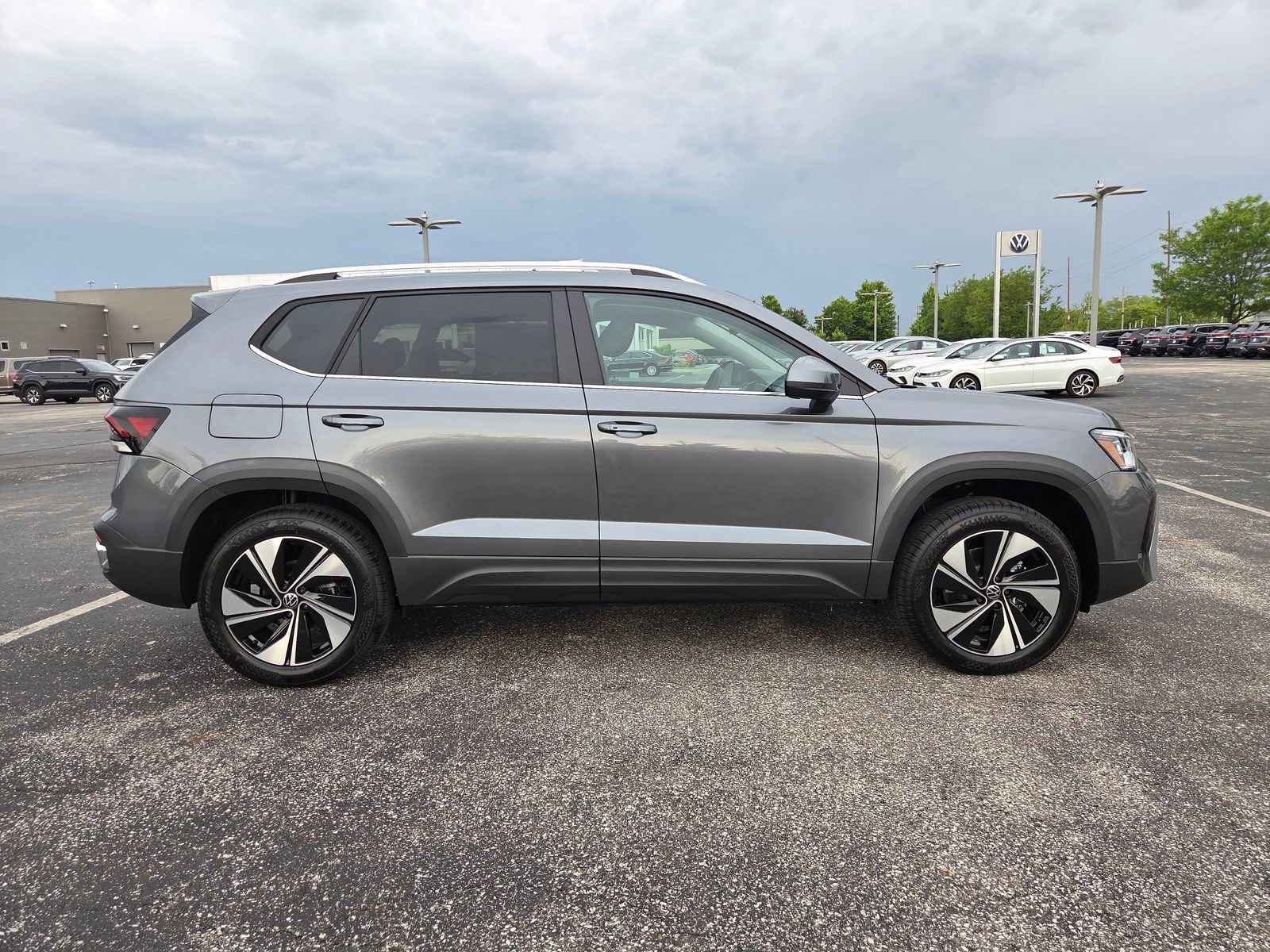 New 2026 Volkswagen Taos SE AWD/4WD image 6