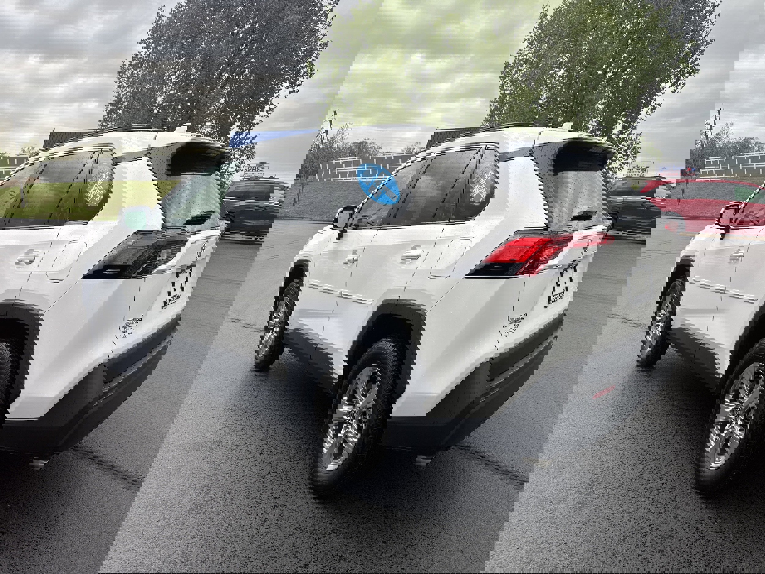 Used 2022 Toyota RAV4 XLE w/ XLE Grade Weather Package AWD/4WD image 3