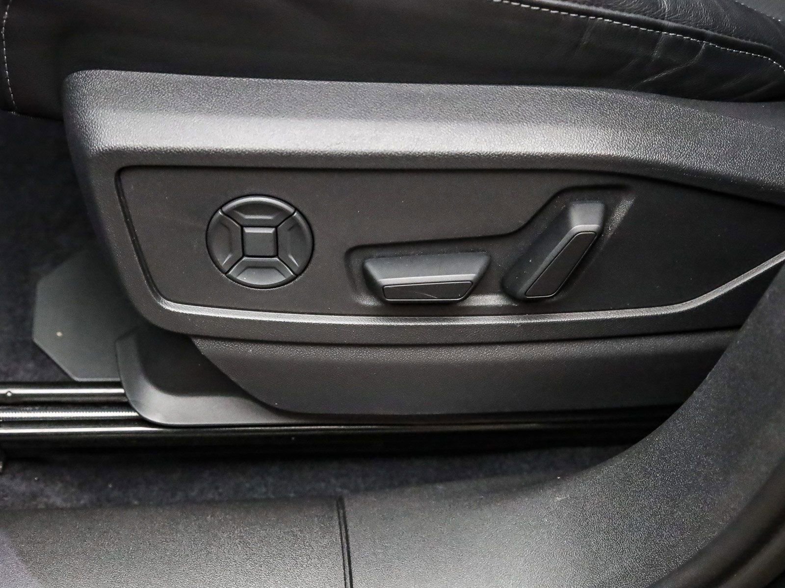 Certified 2025 Audi Q5 Premium w/ Premium Plus AWD/4WD image 22