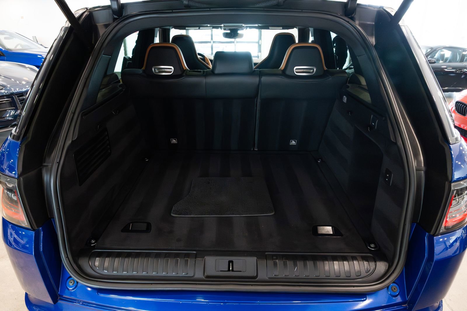 Used 2018 Land Rover Range Rover Sport SVR AWD/4WD image 8