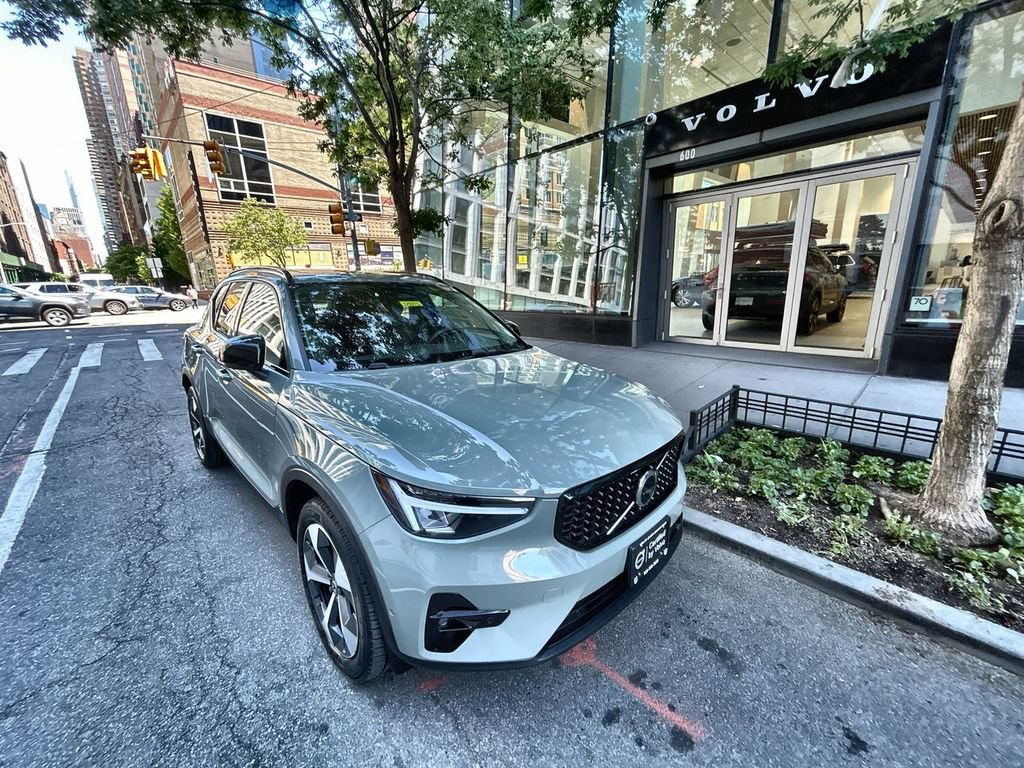 Certified 2024 Volvo XC40 B5 Plus w/ Climate Package