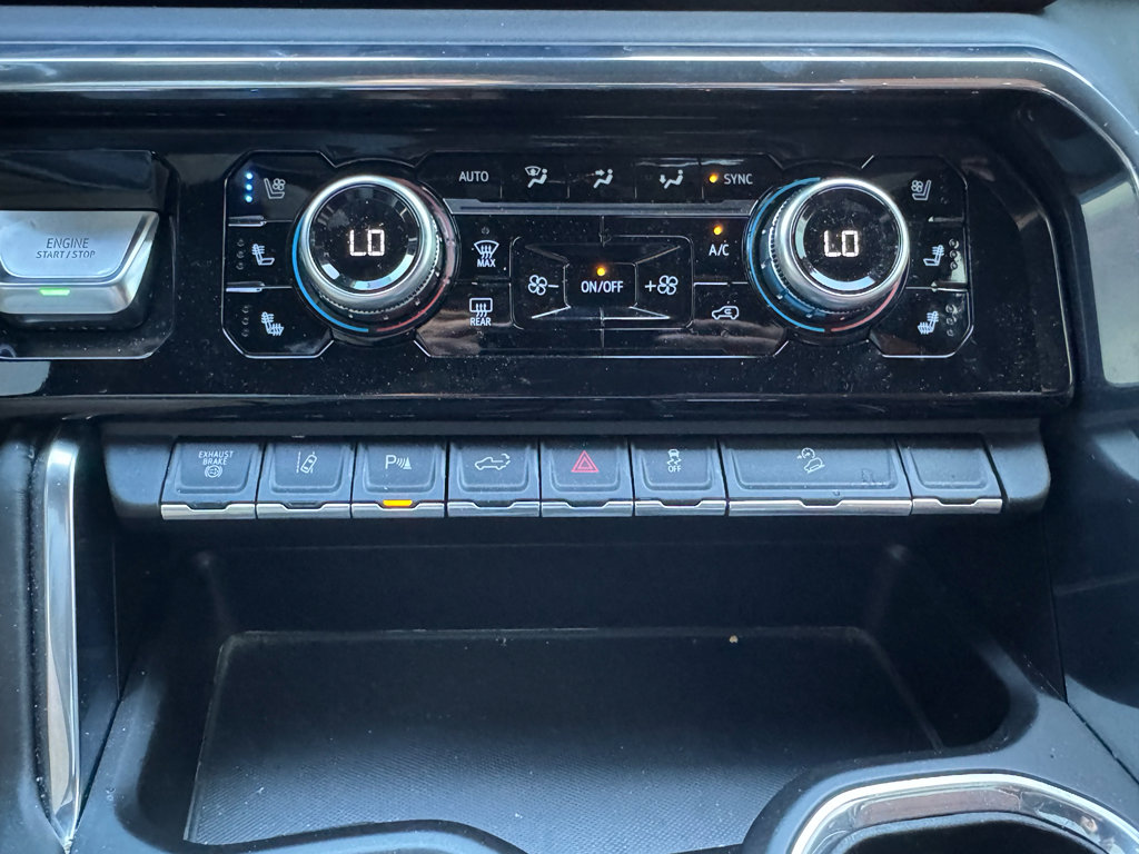 Used 2024 GMC Sierra 3500 Denali Ultimate image 27