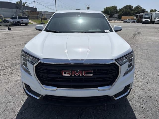 Used 2024 GMC Terrain SLE FWD image 2