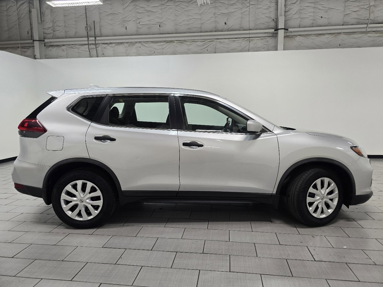Used 2018 Nissan Rogue S image 16