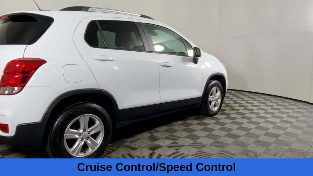 Used 2022 Chevrolet Trax LT w/ LT Convenience Package image 11