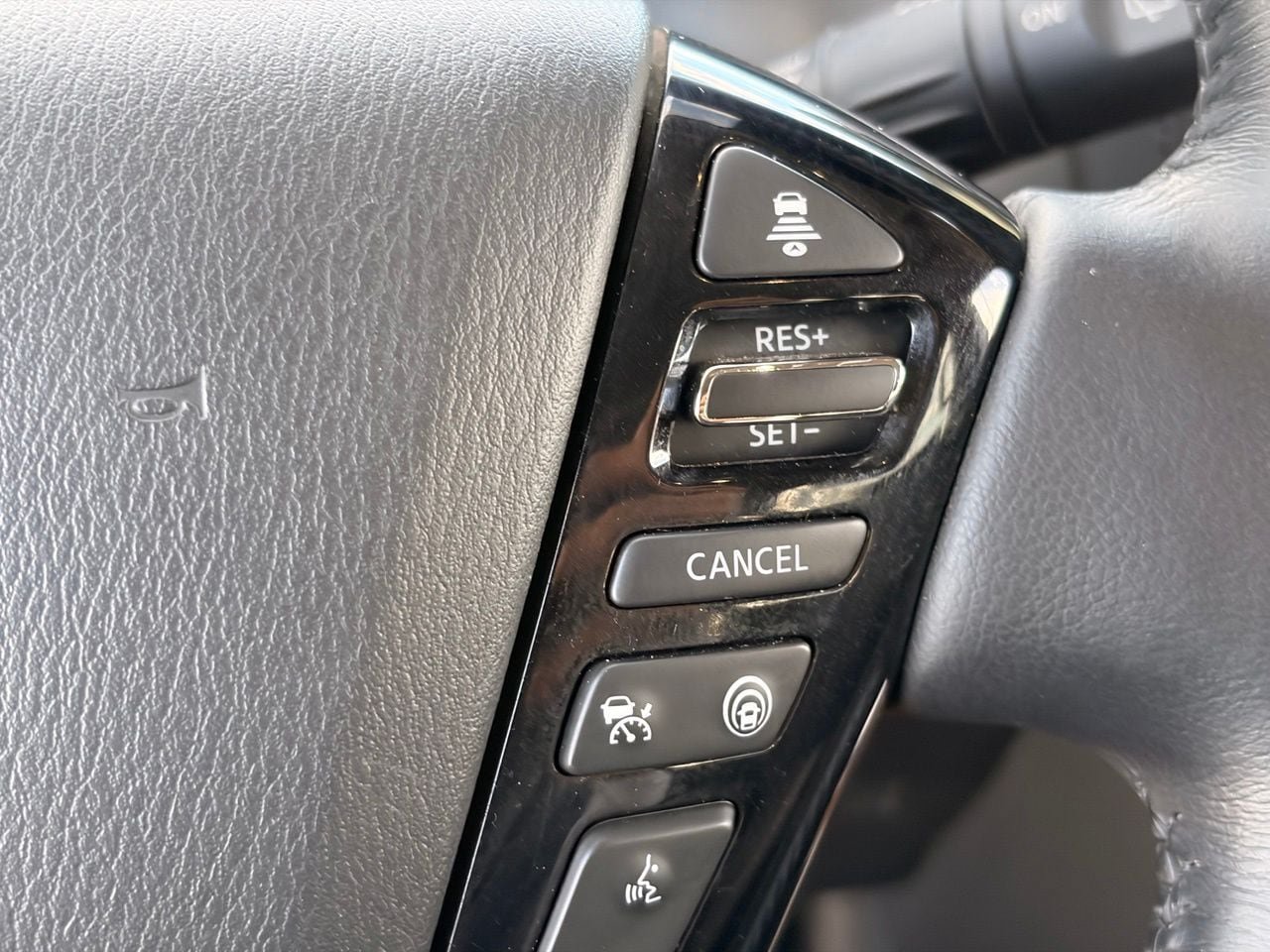 Used 2024 Nissan Armada SL w/ Captain's Chairs Package RWD image 29
