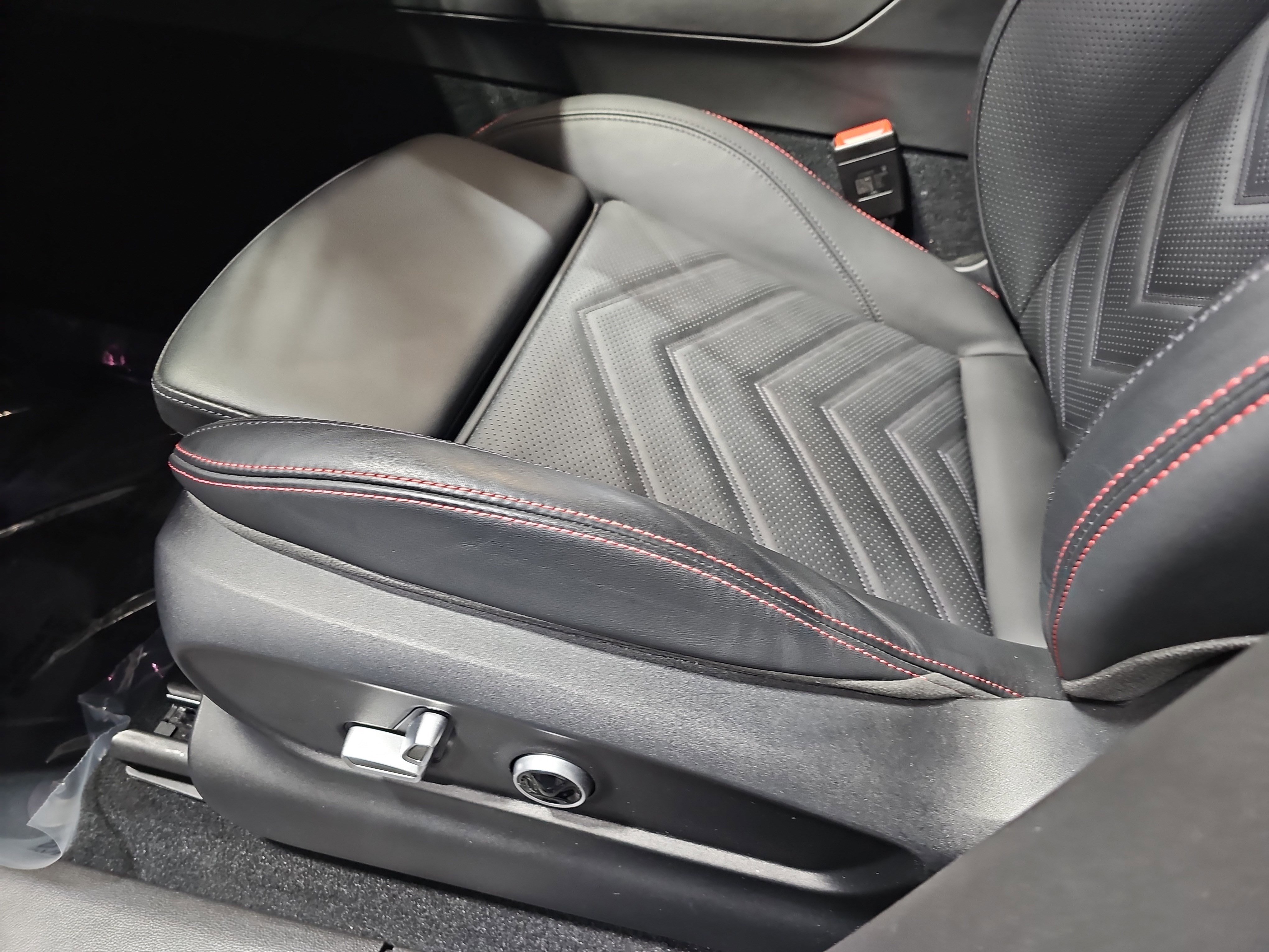 Used 2023 Maserati Grecale Trofeo AWD/4WD image 30