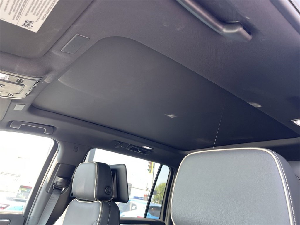 New 2025 Chevrolet Suburban Premier image 22