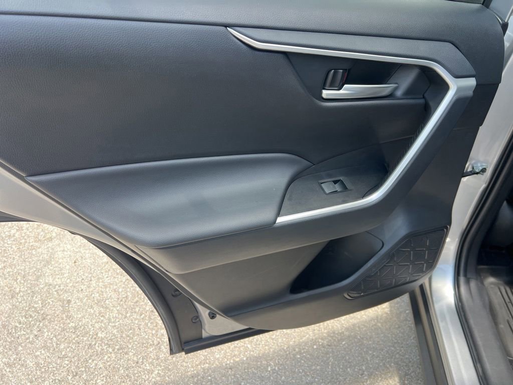 Used 2025 Toyota RAV4 XLE FWD image 51