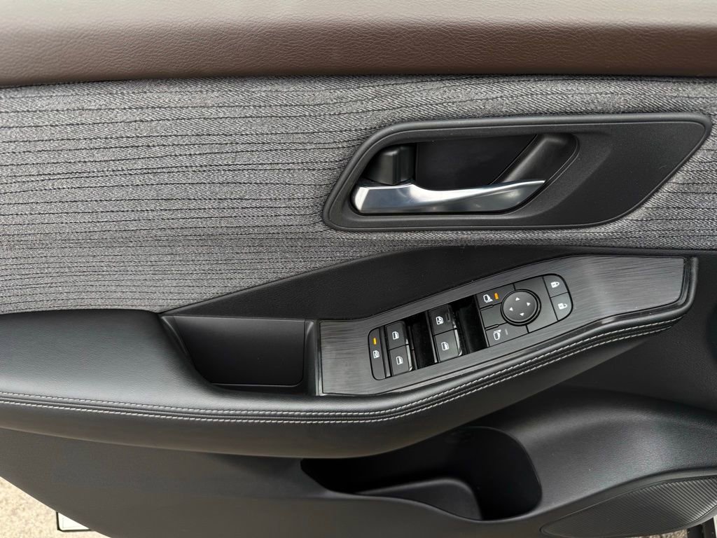 Certified 2023 Nissan Rogue SV image 20