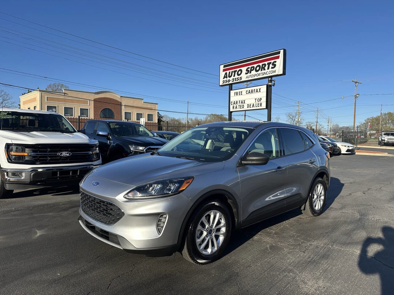 Used 2022 Ford Escape SE image 1