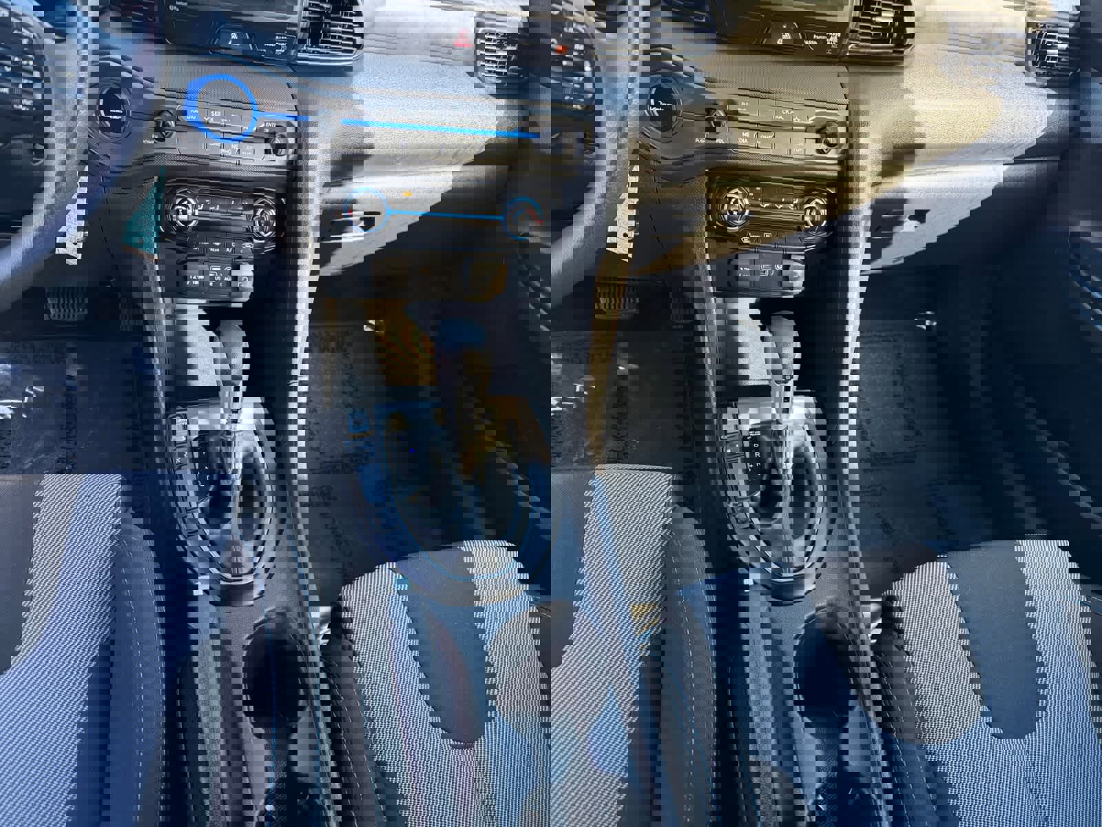 Used 2020 Hyundai Veloster 2.0 image 16