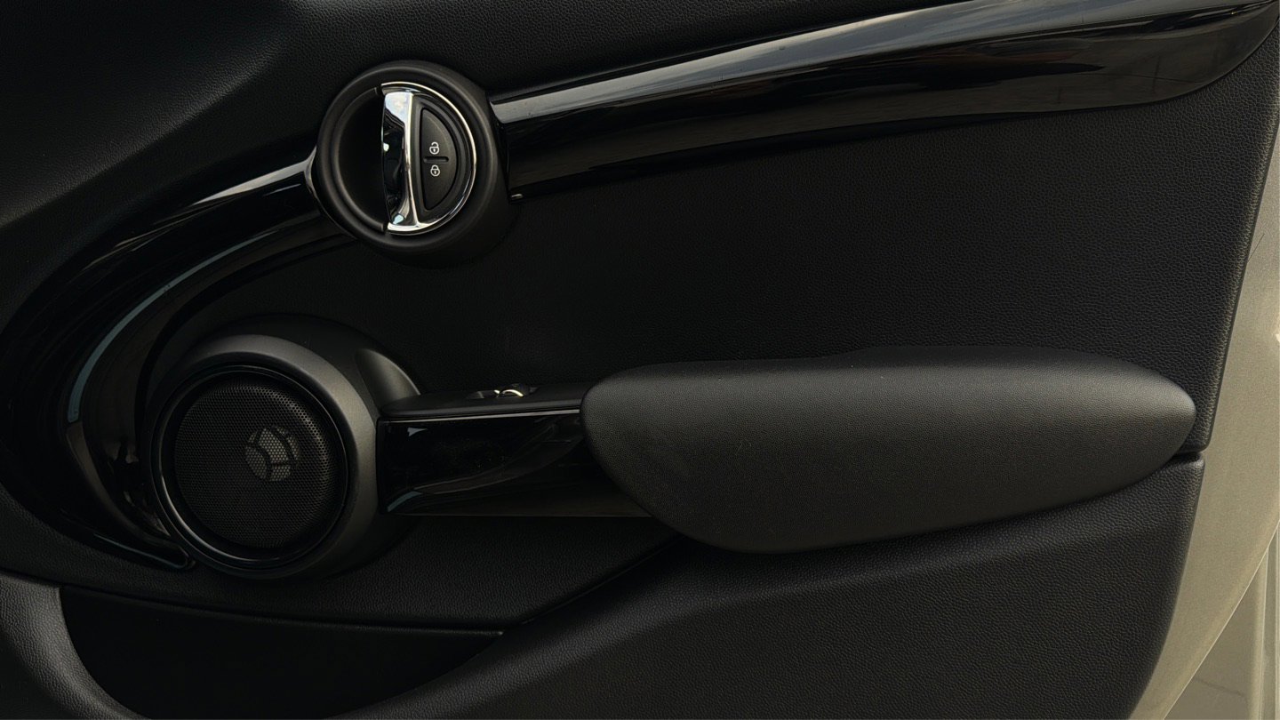 Used 2021 MINI Cooper S w/ Premium Package image 40