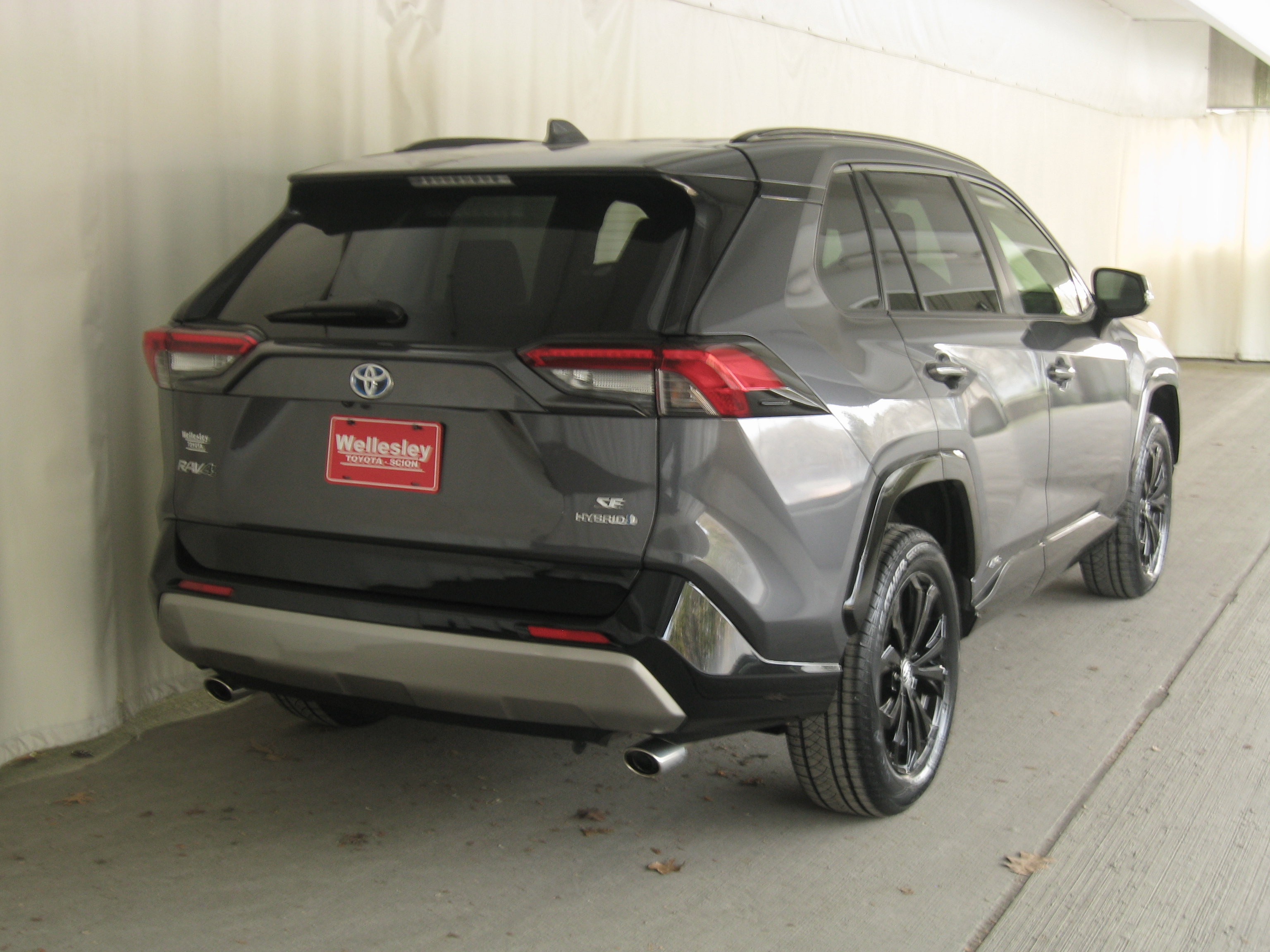 Used 2023 Toyota RAV4 SE w/ Convenience Package image 7