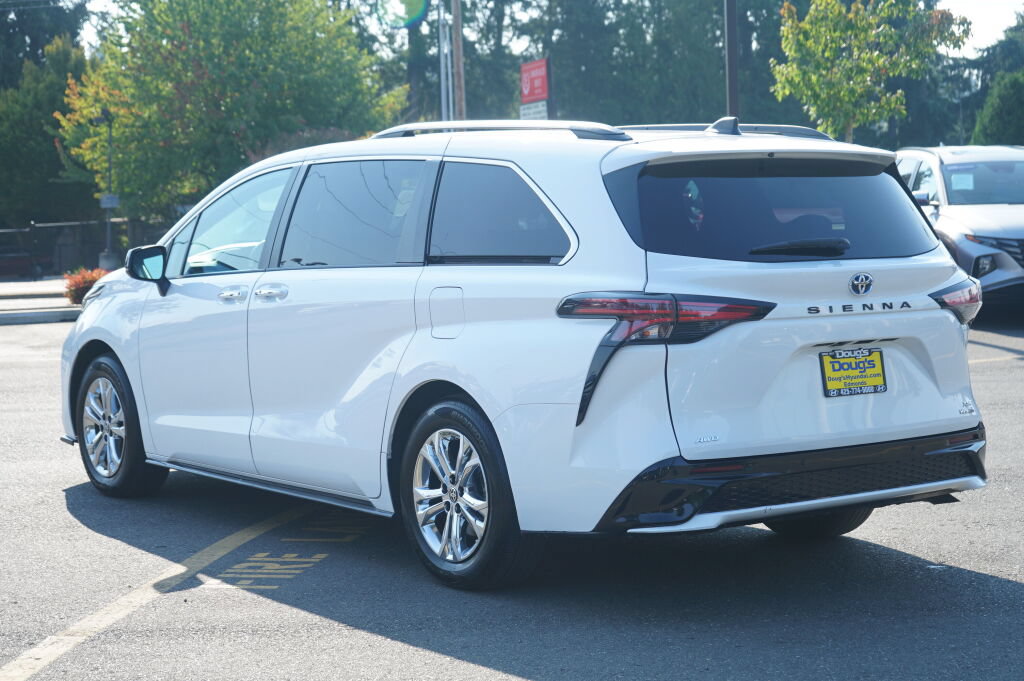 Used 2022 Toyota Sienna XSE w/ XSE Plus Package AWD/4WD image 7