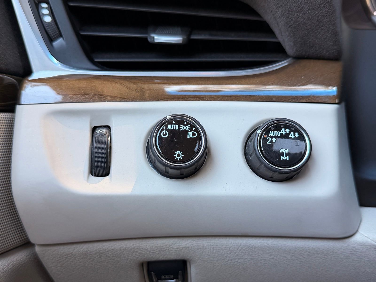 Used 2019 Cadillac Escalade Premium Luxury image 23