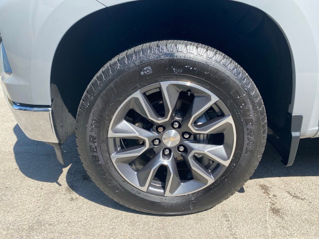 Used 2024 Chevrolet Silverado 1500 LT AWD/4WD image 9