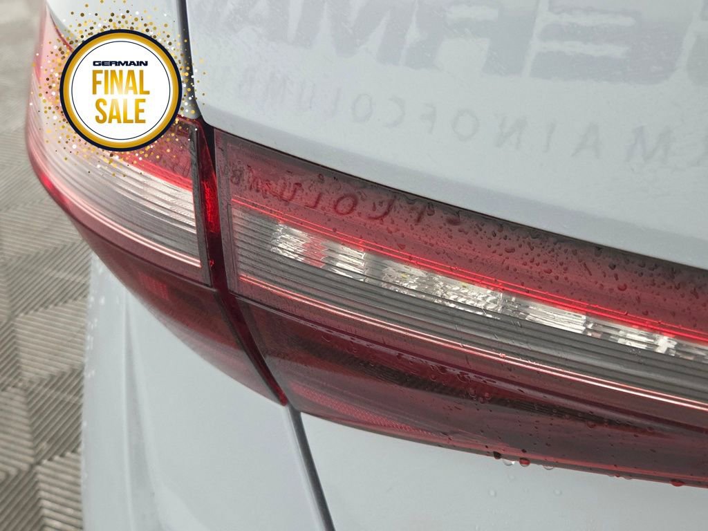 Certified 2025 Volkswagen Jetta SE w/ Sunroof Package image 13