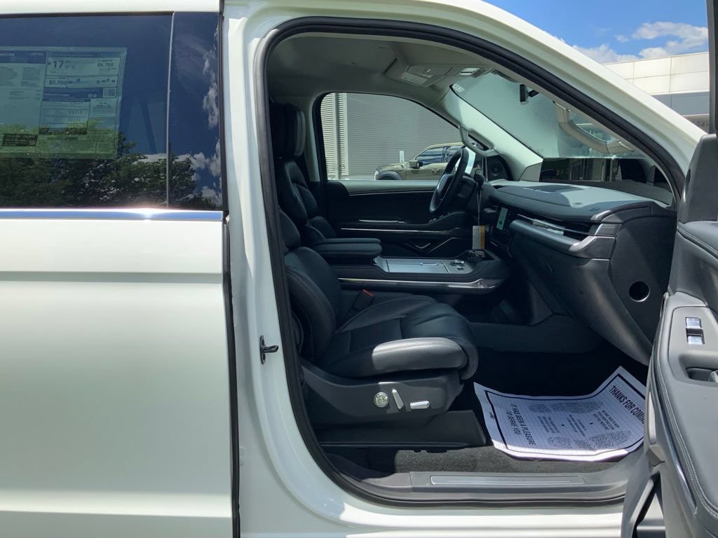 New 2027 Lincoln Navigator L Premier AWD/4WD image 26