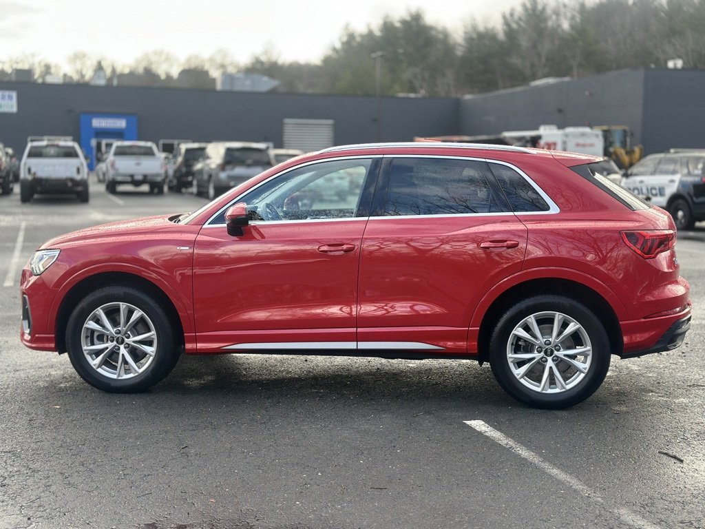 Used 2024 Audi Q3 2.0T Premium Plus w/ Premium Plus Package image 3