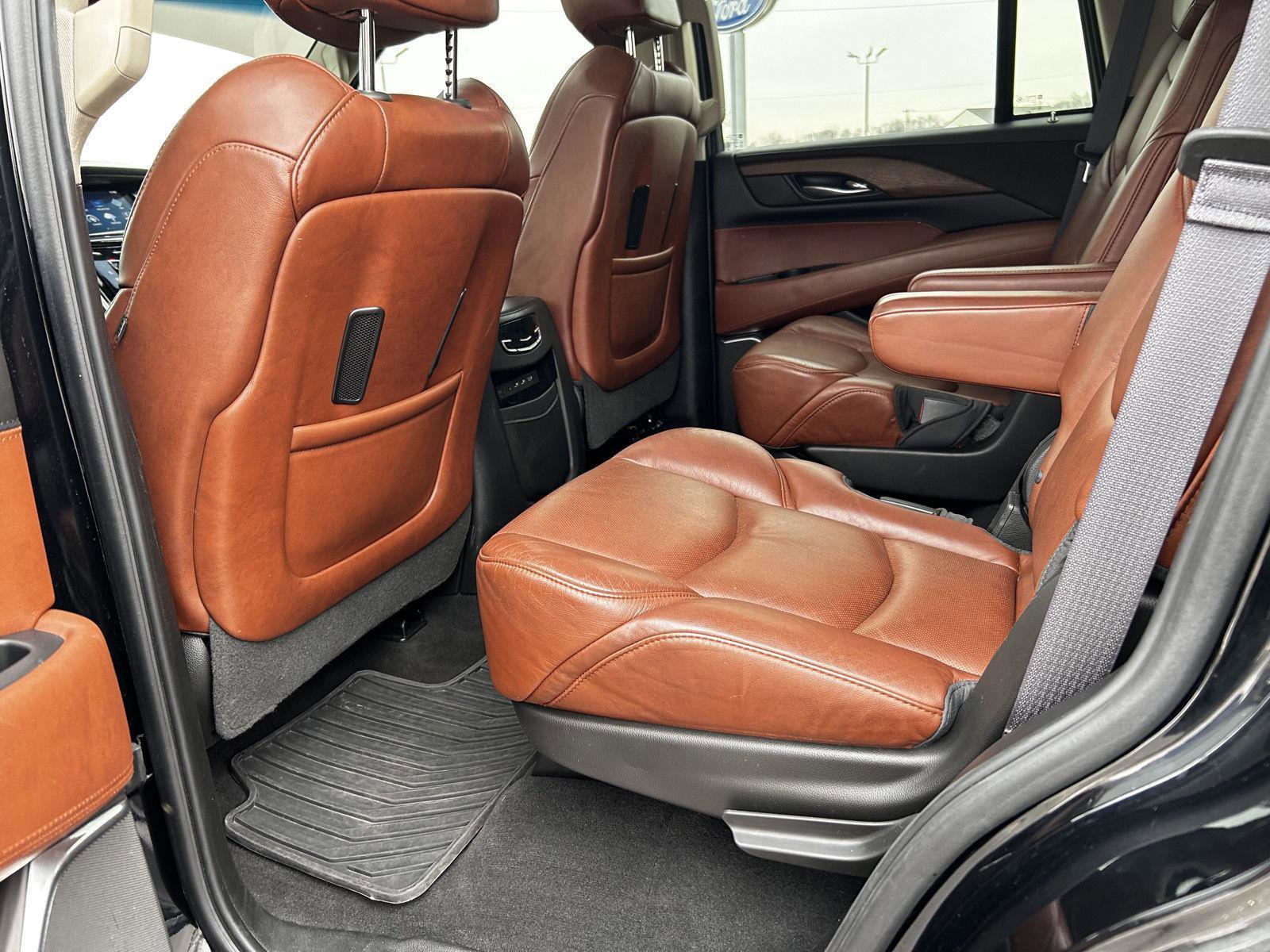 Used 2017 Cadillac Escalade Luxury image 11