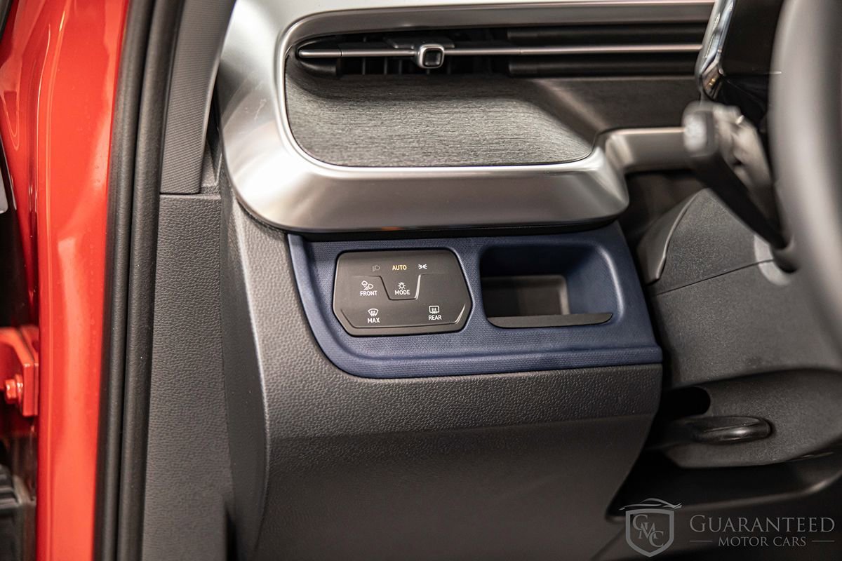Used 2025 Volkswagen ID. Buzz Pro S RWD image 19