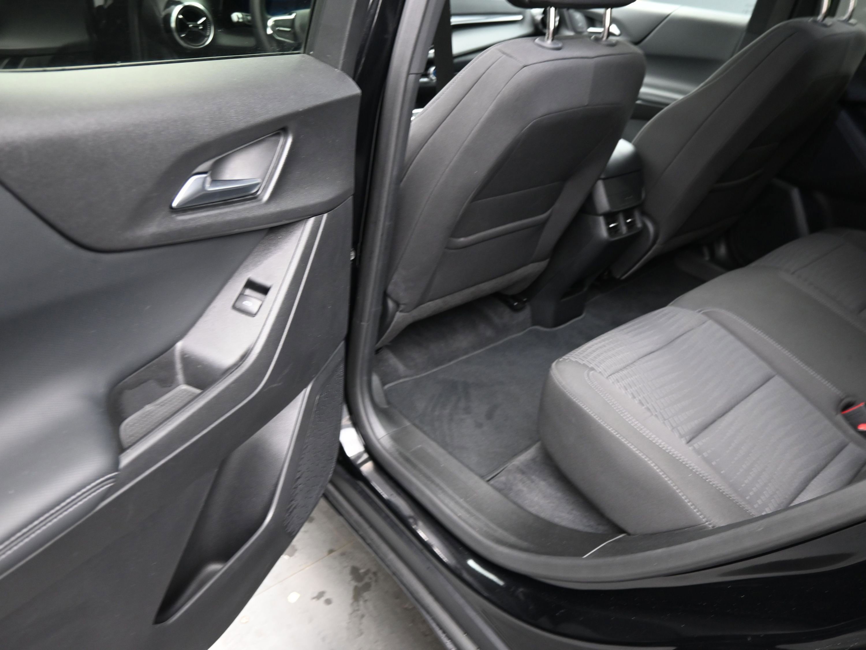 Used 2025 Chevrolet Equinox LT image 19