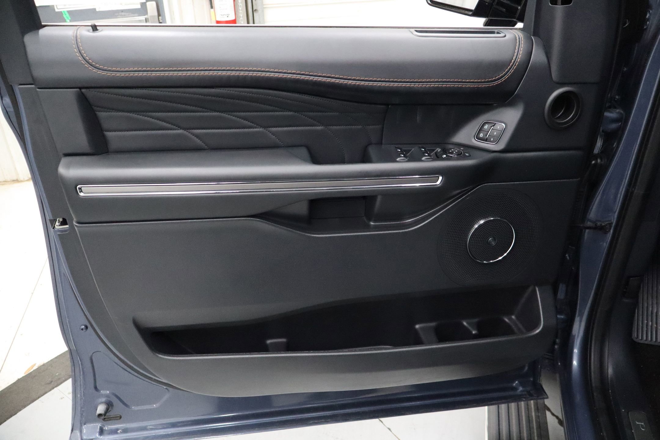 Used 2022 Ford Expedition Max Platinum AWD/4WD image 14