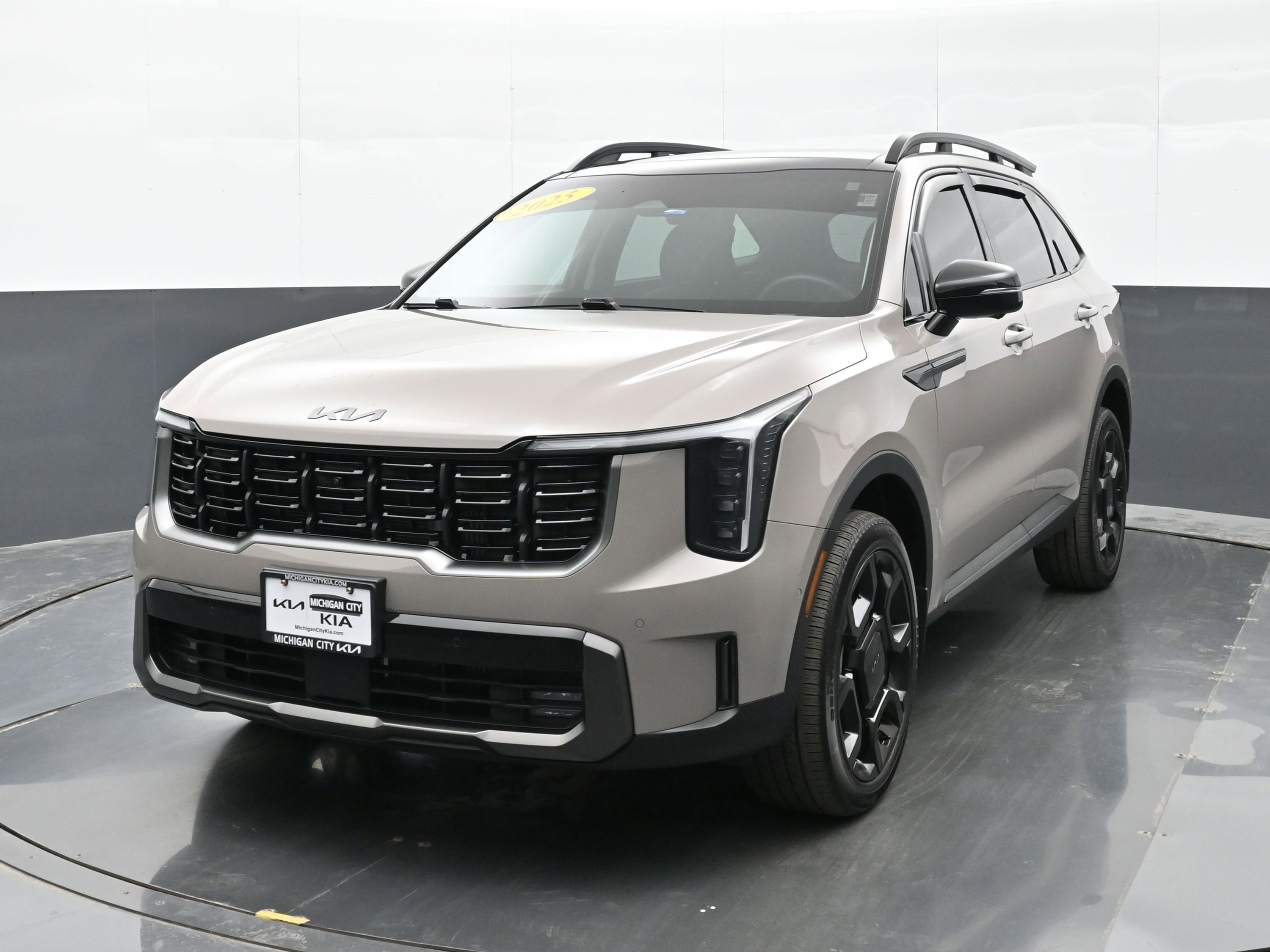 Used 2025 Kia Sorento SX image 4