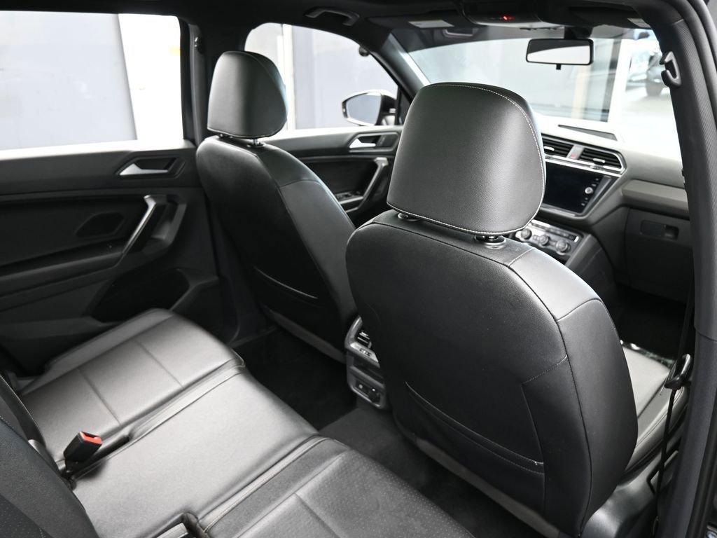 Used 2021 Volkswagen Tiguan SE R-Line image 42