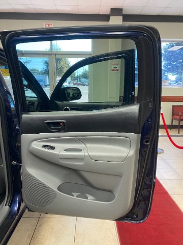 Used 2013 Toyota Tacoma 4x4 Double Cab image 11