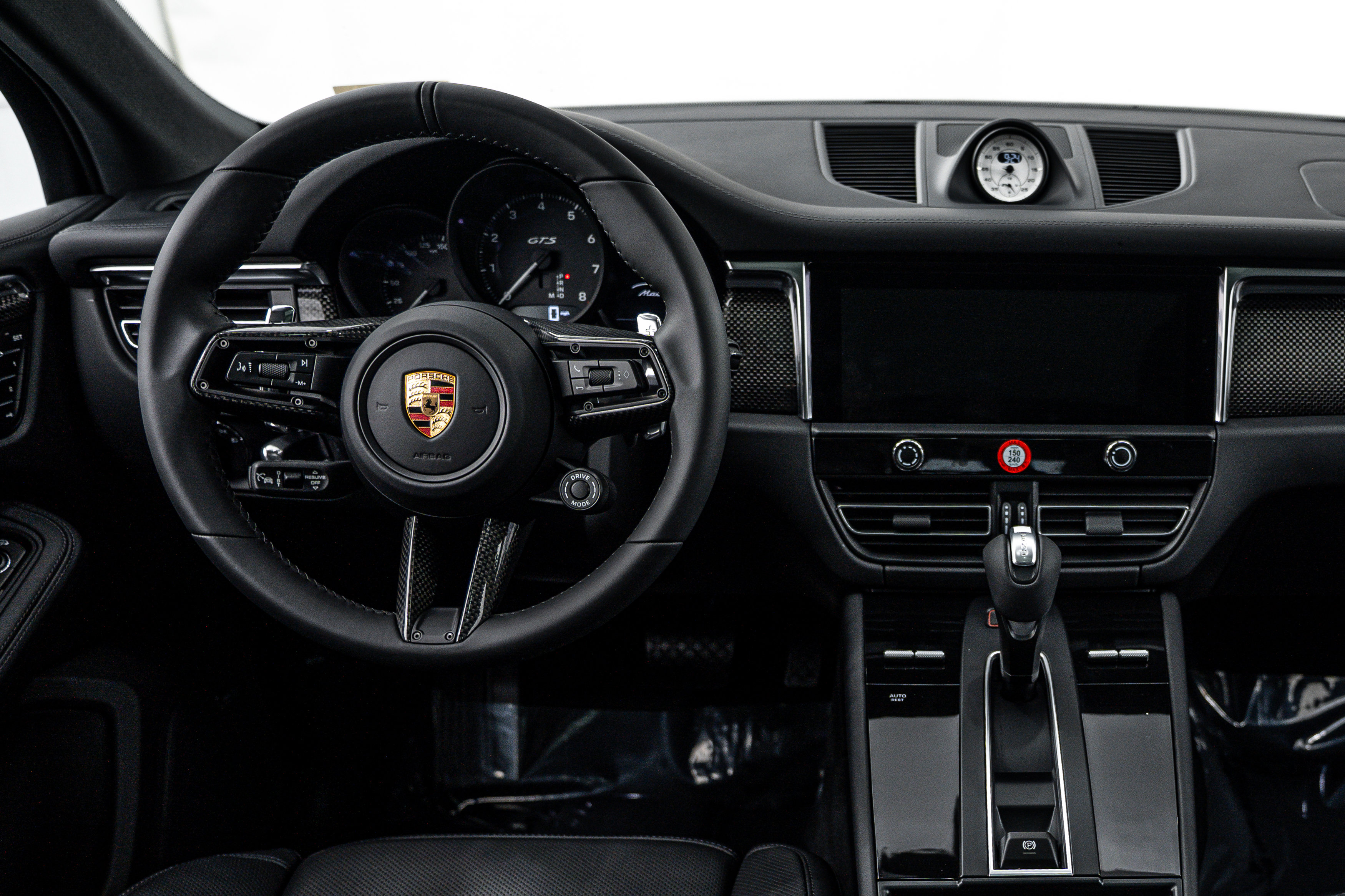 Certified 2026 Porsche Macan GTS image 13