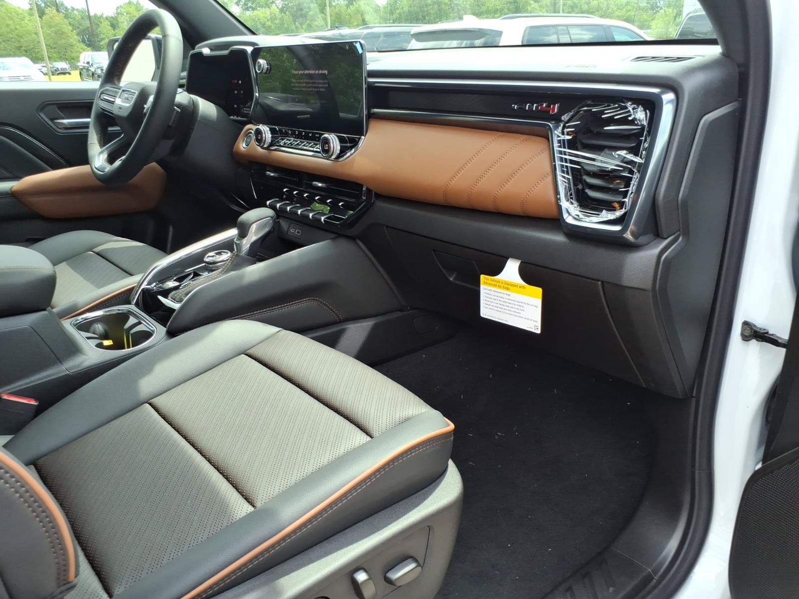 New 2026 GMC Canyon AT4 w/ Technology Plus Package AWD/4WD image 9